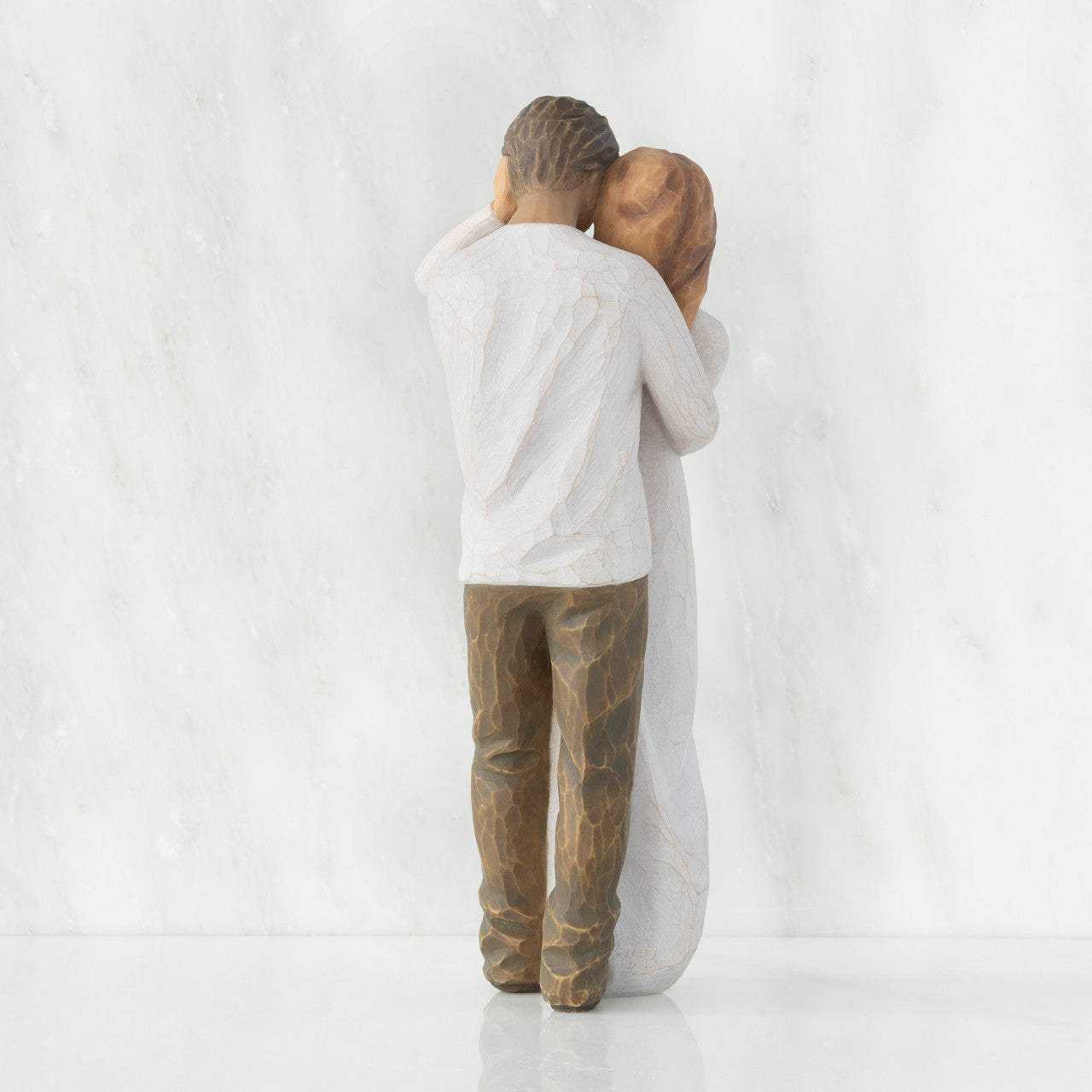 Together (woman: lighter skin, man: darker skin)