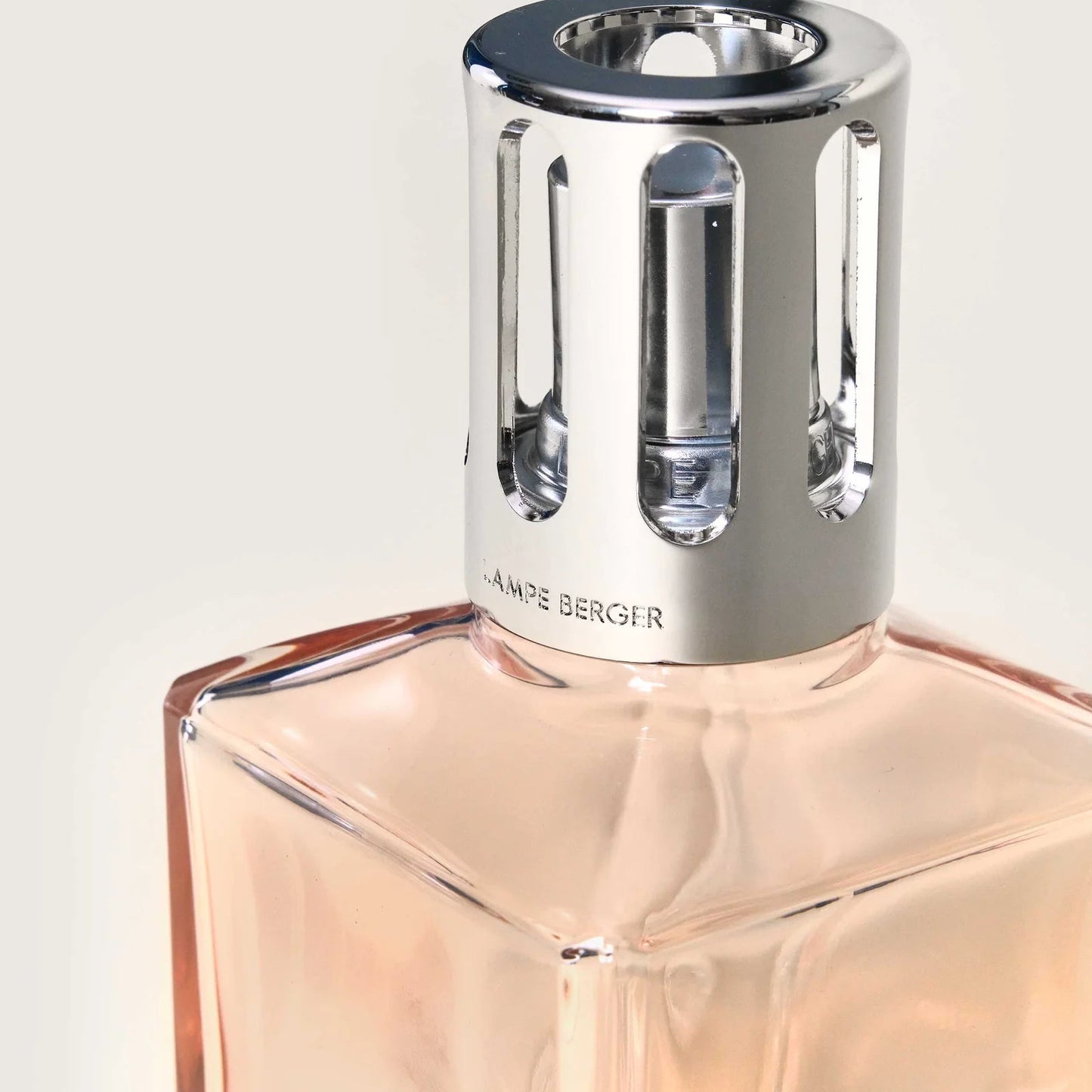 Blush & Spice - Blush Beige Carrée Fragrance Lamp Gift Set with Full-sized Winter Joy