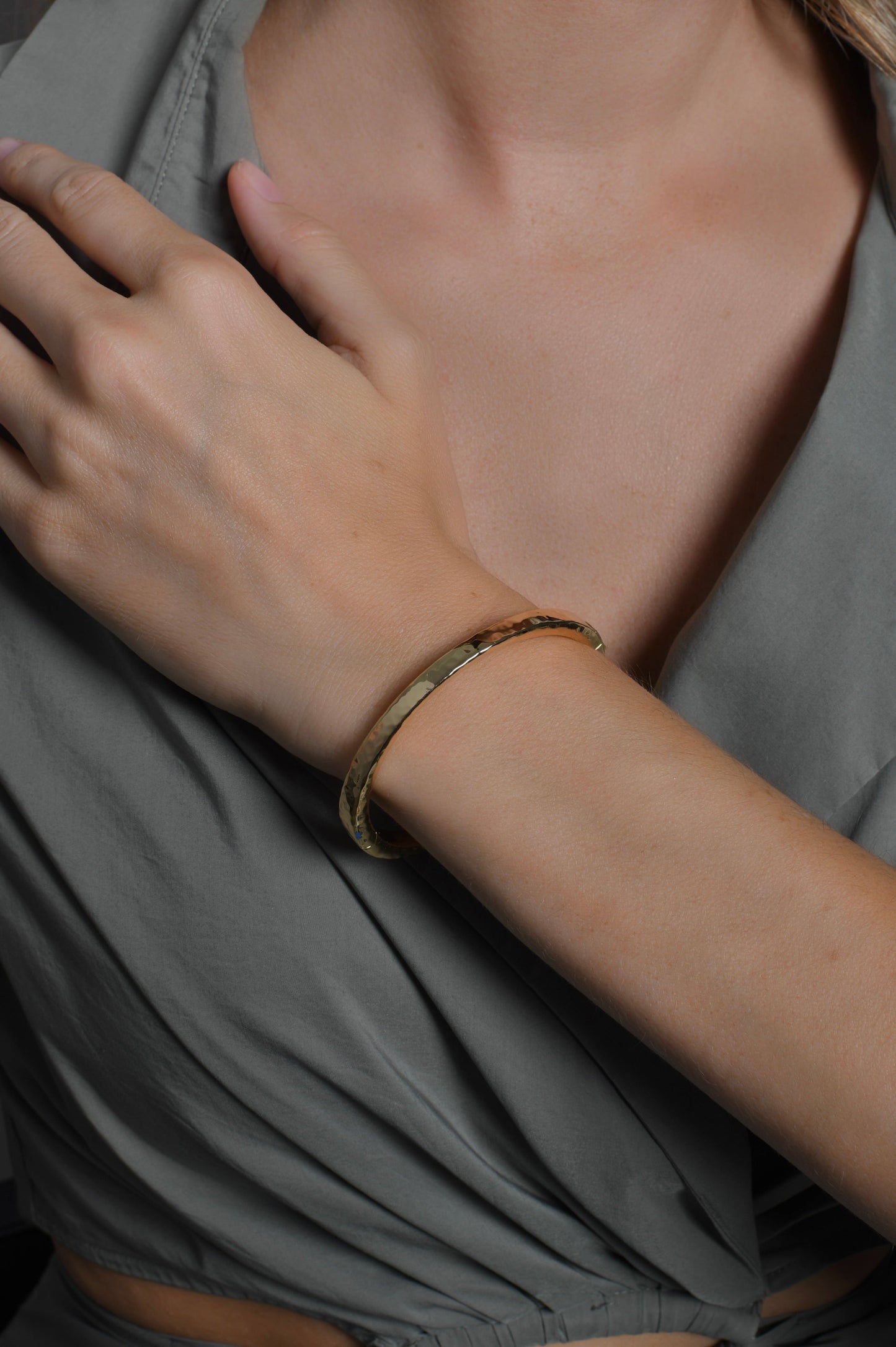 Farrier Medium Hinged Bangle, Gold